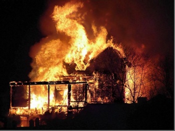 Пожар уничтожил дом в д. Злодарь Чайковского района