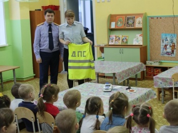 В Чайковском дошколят знакомят с правилами дорожного движения