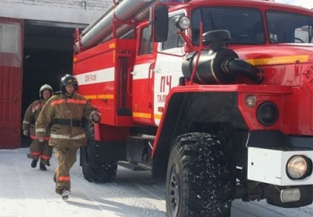 В Ольховке пожар уничтожил надворные постройки и повредил частный дом