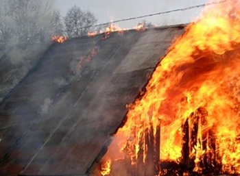 Чайковские огнеборцы 1 мая тушили пожар на даче