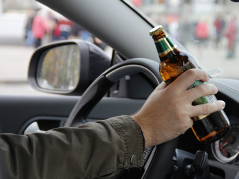 Пьяных водителей на дороге меньше не становится