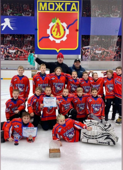 Чайковские хоккеисты стали серебряными призёрами турнира «Хрустальная шайба»