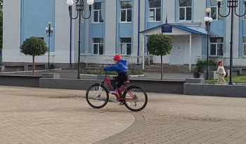 В Чайковском за два дня из подъездов похищены велосипед и детская коляска