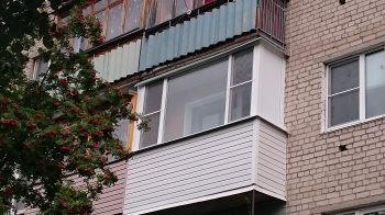 Пятилетняя девочка выпала с балкона