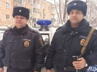 Чайковские полицейские вызволили из автомобиля двухлетнюю пленницу