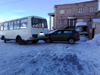 В Чайковском в ДТП с автобусами пострадали две иномарки